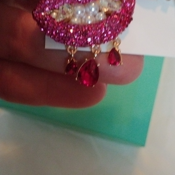 Betsey Johnson Pearly Whites Lips Dangle Earrings - Picture 4 of 4